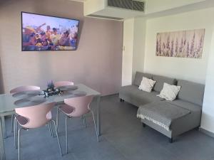 TV a/nebo společenská místnost v ubytování Apartma Lavanda Portorož