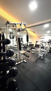 Fitness centrum a/nebo fitness zařízení v ubytování HOTEL DEL REY CURITIBA by POTY - NA FAMOSA RUA XV DE NOVEMBRO