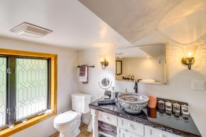Η κουζίνα ή μικρή κουζίνα στο Fire Pit, Game Room and Mtn Views Cabin in Harrison +33 φωτογραφίες