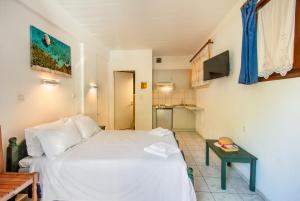 Llit o llits en una habitació de Nefeli Hotel