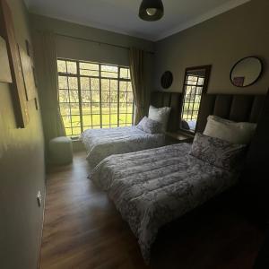 Ένα ή περισσότερα κρεβάτια σε δωμάτιο στο SunsetSunrise Country Farm 3 Bedroom House