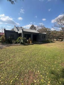 Κήπος έξω από το SunsetSunrise Country Farm 3 Bedroom House