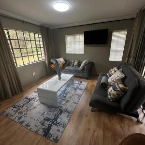 Χώρος καθιστικού στο SunsetSunrise Country Farm 3 Bedroom House