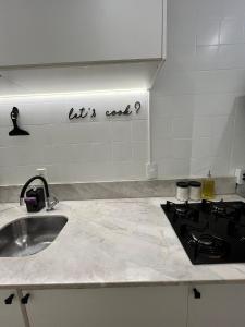 Una cocina o zona de cocina en 1-Apto 1 dorm Barra Sul com VAGA