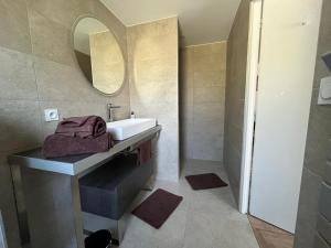 Koupelna v ubytování Art de l'Ô chambre d'hôtes + 15 fotografií