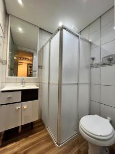 Un baño de 1-Apto 1 dorm Barra Sul com VAGA