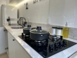Una cocina o zona de cocina en 1-Apto 1 dorm Barra Sul com VAGA