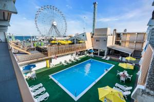 Bazén v ubytování Aztec Ocean Resort nebo v jeho okolí