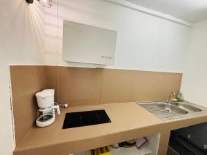 Kuchyň nebo kuchyňský kout v ubytování Studio calme - travail ou repos