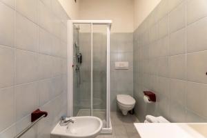 Vannituba majutusasutuses Hi Hotels Riva del Garda