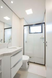 Ένα μπάνιο στο Urban Stay - Charming Apartment for up to 5 People