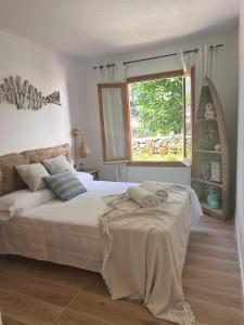 En eller flere senge i et værelse på Apartment 5 minutes from the beach! + 28 billeder