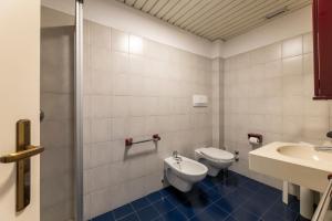 Vannituba majutusasutuses Hi Hotels Riva del Garda