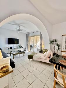 TV a/nebo společenská místnost v ubytování Olive Apartment