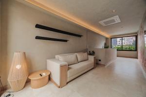 Posezení v ubytování Kuuna Luxury Stays by Wynwood House + 37 fotografií