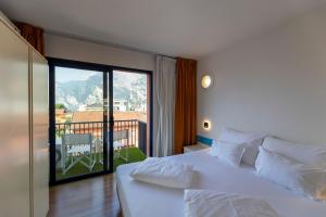 Voodi või voodid majutusasutuse Hi Hotels Riva del Garda toas +37 fotot
