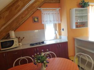 Kuchyňa alebo kuchynka v ubytovaní Apartments in Zalakaros 20662