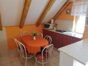 Kuchyňa alebo kuchynka v ubytovaní Apartments in Zalakaros 20662
