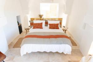 Ένα ή περισσότερα κρεβάτια σε δωμάτιο στο Unique guest room in the heart of Provence "The Secret of the Stones"