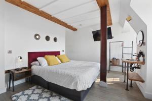 a bedroom with a large bed and a mirror at Angel Townhouse in London