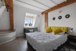 a bedroom with a large bed and a bath tub at Angel Townhouse in London