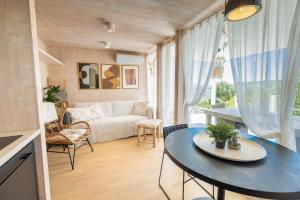Posezení v ubytování BUQEZ ECO RESORT - Beach Villa 37 and 40
