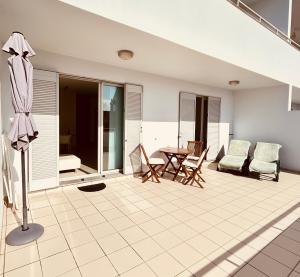 a room with a patio with a table and chairs at Vista Dourada in Porto Santo