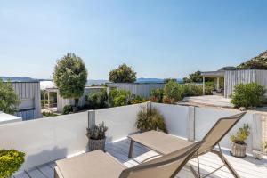 Balkón nebo terasa v ubytování BUQEZ ECO RESORT - Beach Villa 37 and 40