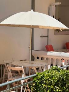 a wooden table with an umbrella and chairs at La Dimora dei Trabocchi in Fossacesia