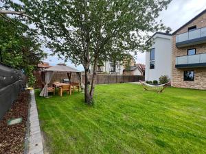 Κήπος έξω από το Wiatr & Woda Dębki