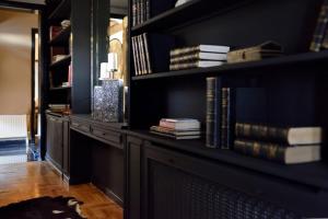 Η βιβλιοθήκη της βίλας