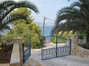 a blue gate with a view of the ocean at Apartment 2 Palme in Slatine
