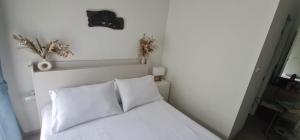 Ένα ή περισσότερα κρεβάτια σε δωμάτιο στο Modern studio in Boat Avenue close to the beach +38 φωτογραφίες