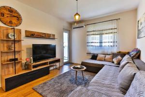 a living room with a couch and a flat screen tv at Apartment Alex in Bar