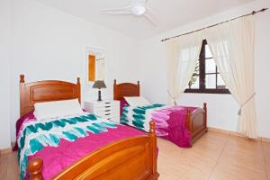 Postel nebo postele na pokoji v ubytování Delightful Costa Teguise Villa 4 Bedrooms Large Private Pool Villa Ellen Lanzarote