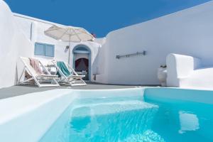 The swimming pool at or close to Ilioperato Hotel