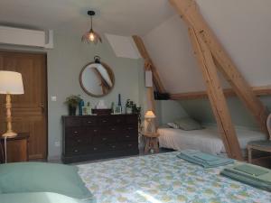 Postel nebo postele na pokoji v ubytování Au P'tit Versailles + 30 fotografií