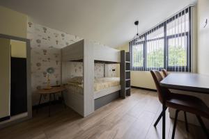 Llit o llits en una habitació de House with pool and panoramic view of Bilbao