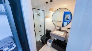 O baie la Deluxe Ocean View Studio with Free Parking & Pool