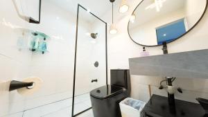 O baie la Deluxe Ocean View Studio with Free Parking & Pool