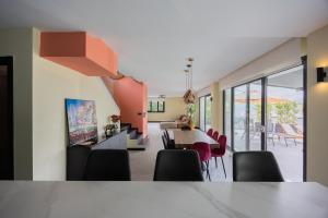 Zona d'estar a House with pool and panoramic view of Bilbao