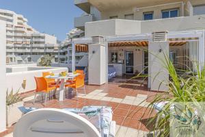 Balkón nebo terasa v ubytování Benal Beach deluxe apartment with panoramic sea views