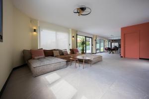 Zona d'estar a House with pool and panoramic view of Bilbao