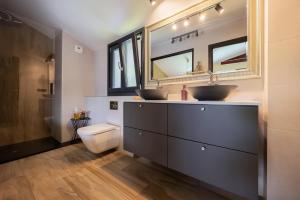 Bany a House with pool and panoramic view of Bilbao