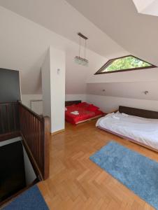 Postel nebo postele na pokoji v ubytování Green Forest Resort Sarajevo