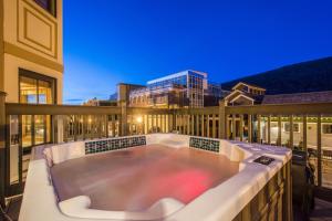 a hot tub on the balcony of a building at Downtown 2 Bedroom Town Lift in Park City