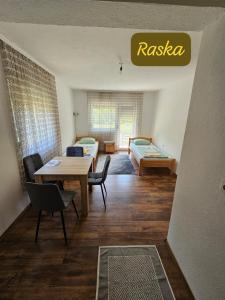 Omar & Una Apartmani客房内的一张或多张床位