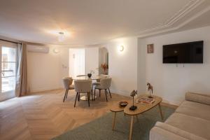 Televízia a/alebo spoločenská miestnosť v ubytovaní Luxury Stay