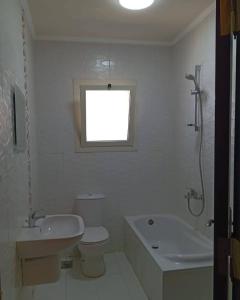 Ένα μπάνιο στο Villa Rosana Northcoast