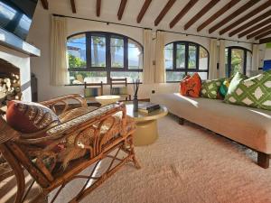 A seating area at Villa Enri Villa y Casita con Piscina y Jacuzzi